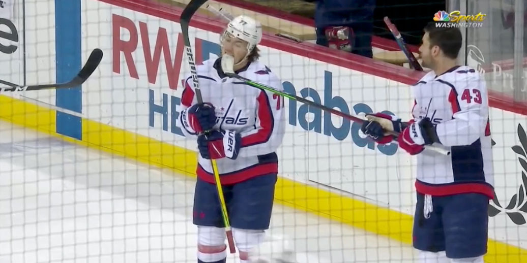 tj-oshie-tom-wilson-stick